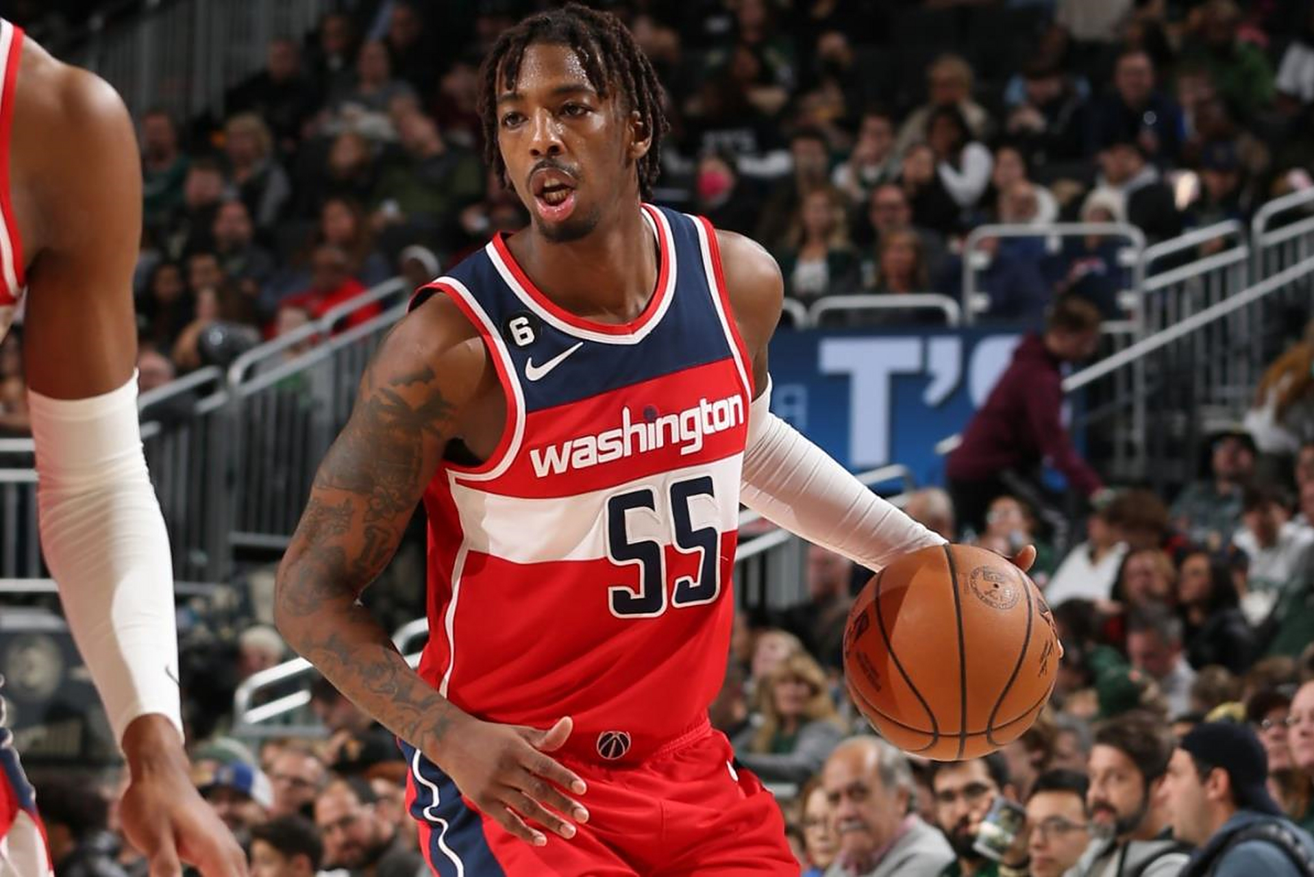 包含NBA常规赛今晚走向成谜，密尔沃基雄鹿内部沟通，气氛紧张，球队文化再被提及的词条