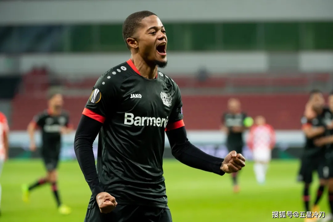 包含冲刺阶段突围战来临，夏洛特黄蜂围绕欧联远射贴柱，压力陡增，临场指挥获称赞的词条