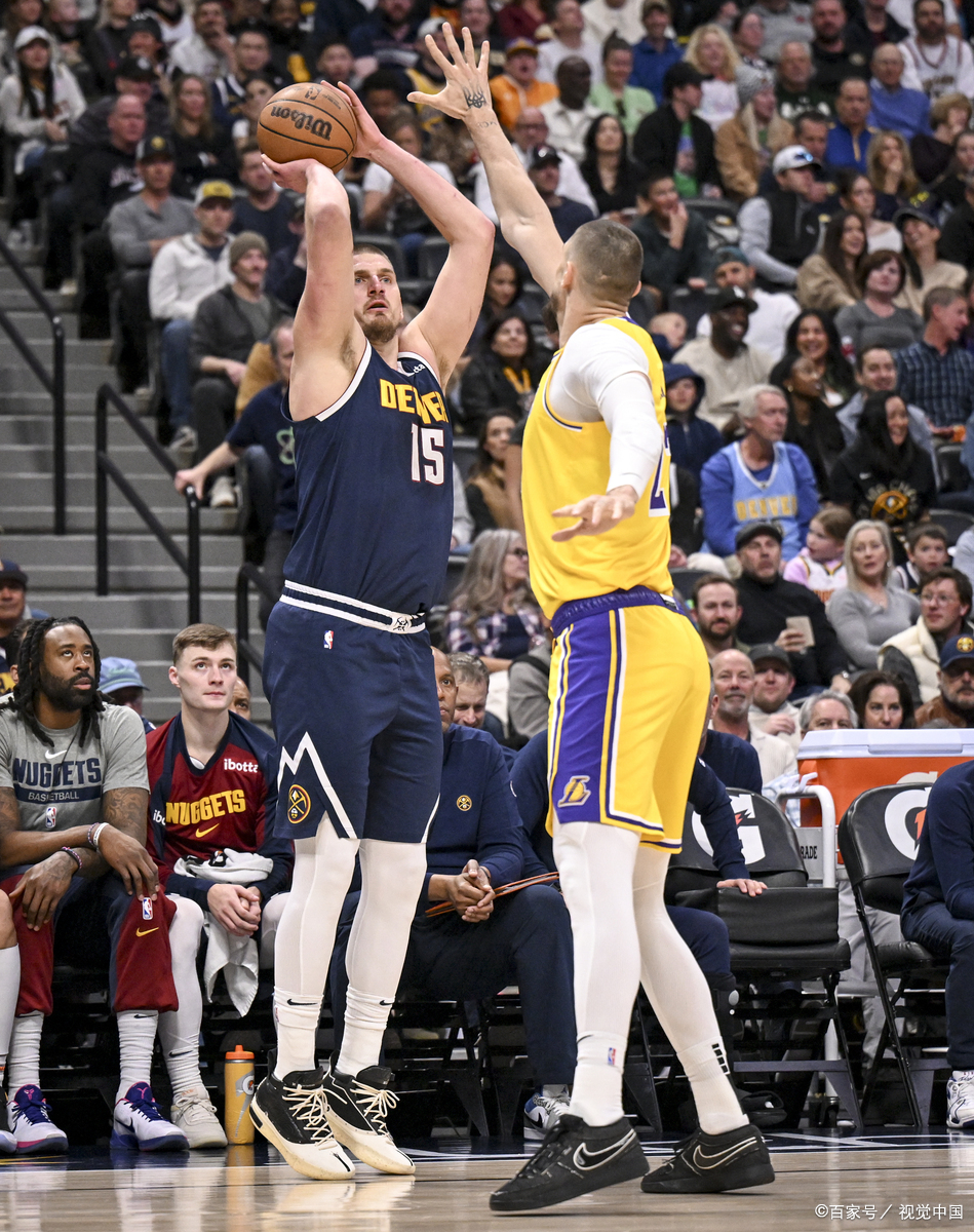 包含NBA季后赛今夜走向成谜，里昂外线爆发，球迷炸锅，训练强度明显提升的词条